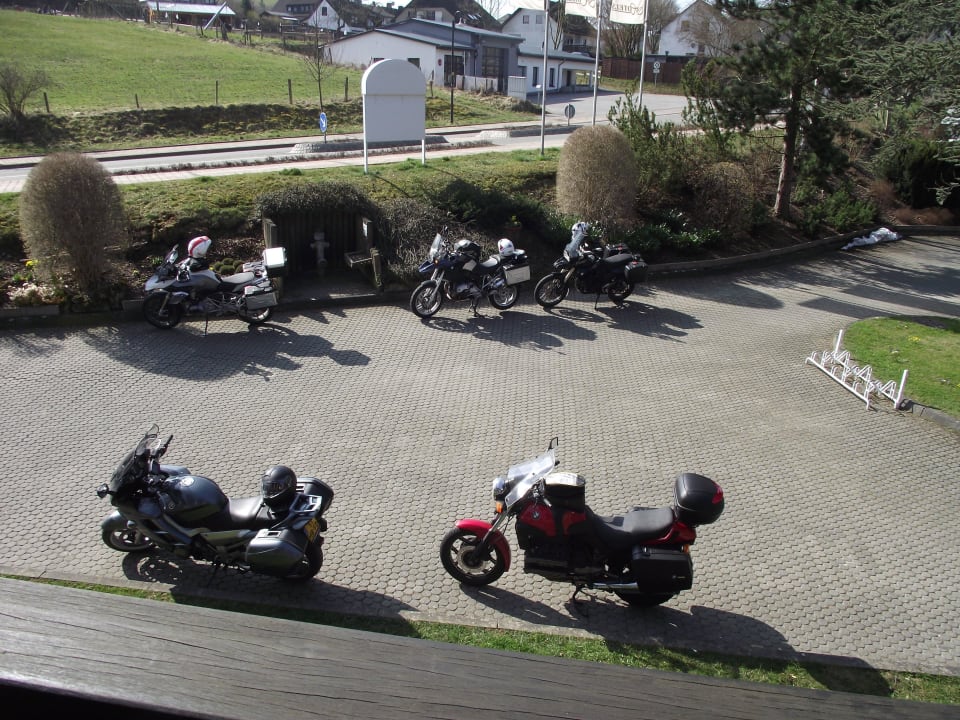 Viele Biker zu Gast Göbel's Seehotel Diemelsee