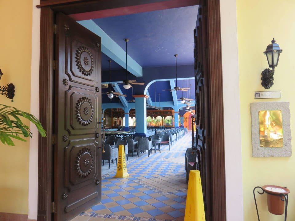 Eingang zum Theater Hotel Riu Tequila