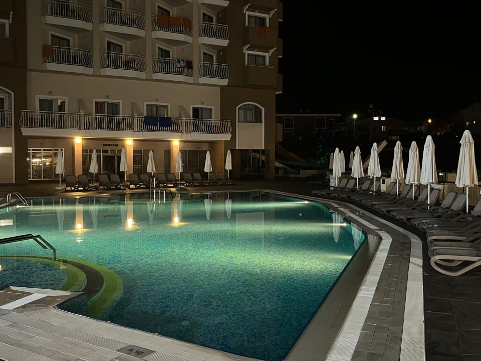 Pool Side Mare Resort & Spa