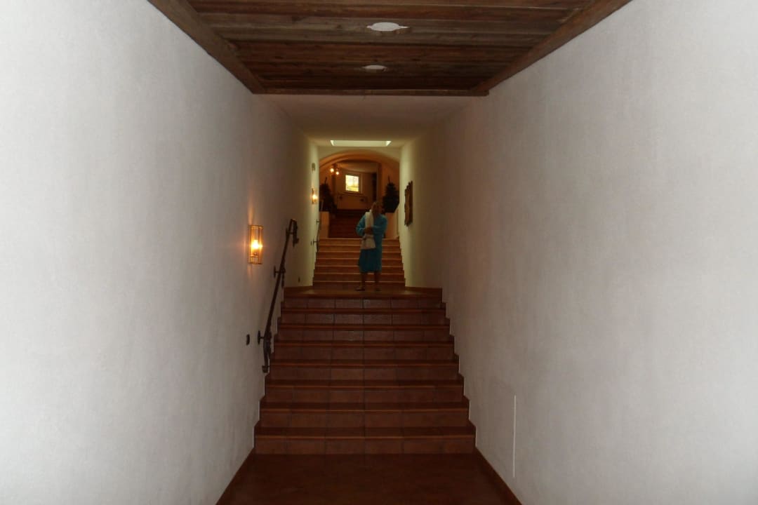Corridoio con scale che porta alla depandance Hotel Christoph