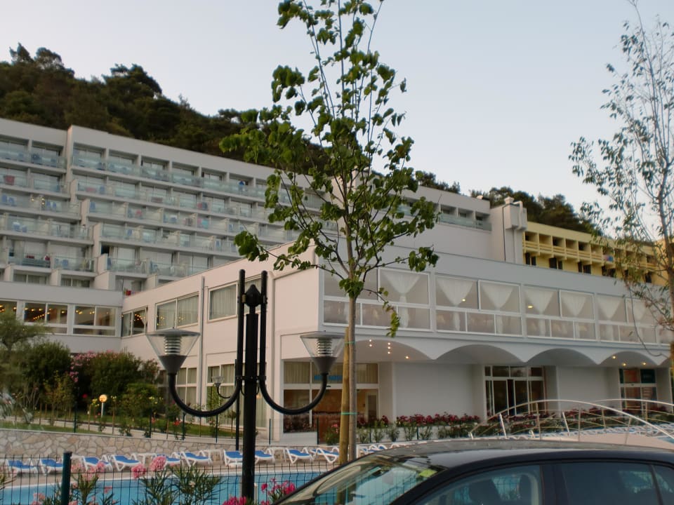 Zimmer und Speisesaal Narcis Hotel