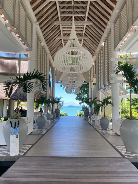 Lobby LUX* Grand Gaube Resort & Villas