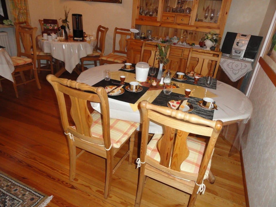 Schön gedeckter Tisch zum Frühst. Haus Sophia