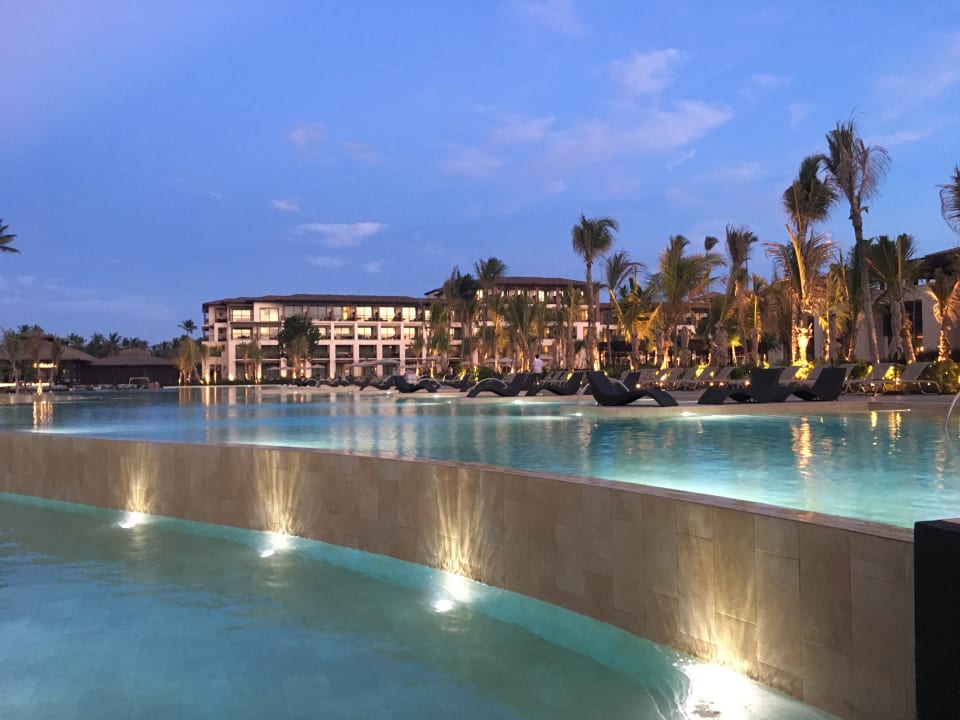 Pool Lopesan Costa Bávaro Resort, Spa & Casino