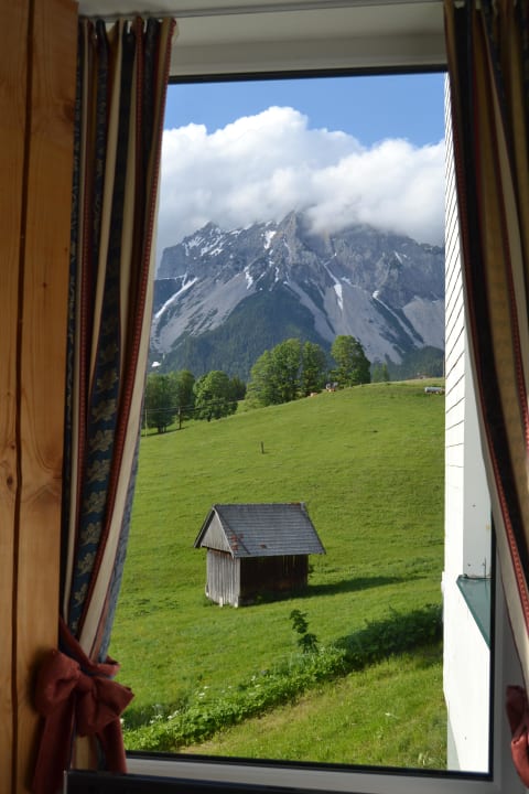 Blick vom Wohnzimmer  Landhaus Bergrast