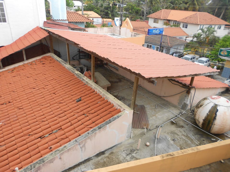 Ausblick Balkon zur Straßenseite Hotel Villa Taina