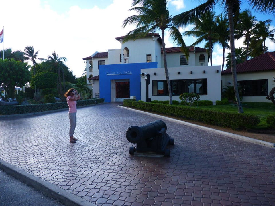 Eingang Bucuti & Tara Beach Resort - Adults only