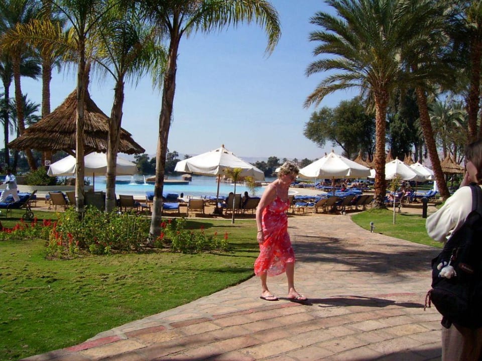 Weg zu den Zimmern im Bungalowstil gebaut! Jolie Ville Kings Island Luxor