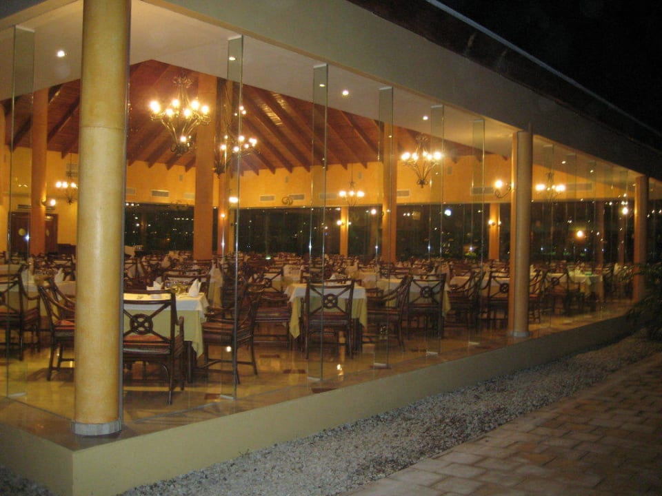 Eins von drei Hauptrestaurants Grand Palladium Select Bávaro Resort & Spa