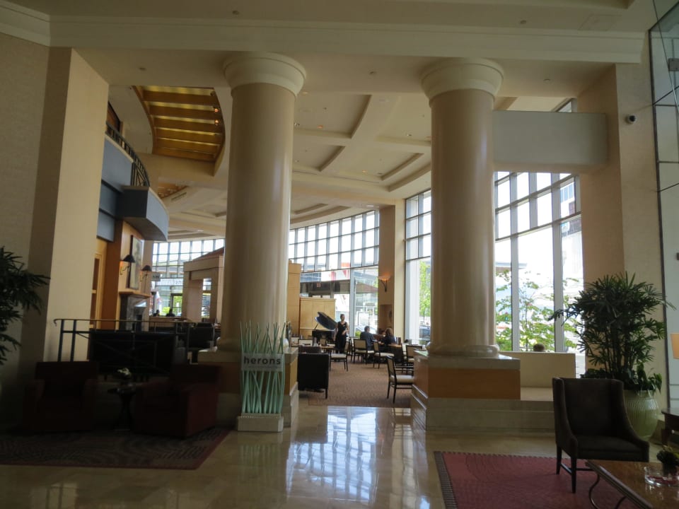 Hotelhalle und Restaurant/Bar Herons Hotel The Fairmont Waterfront