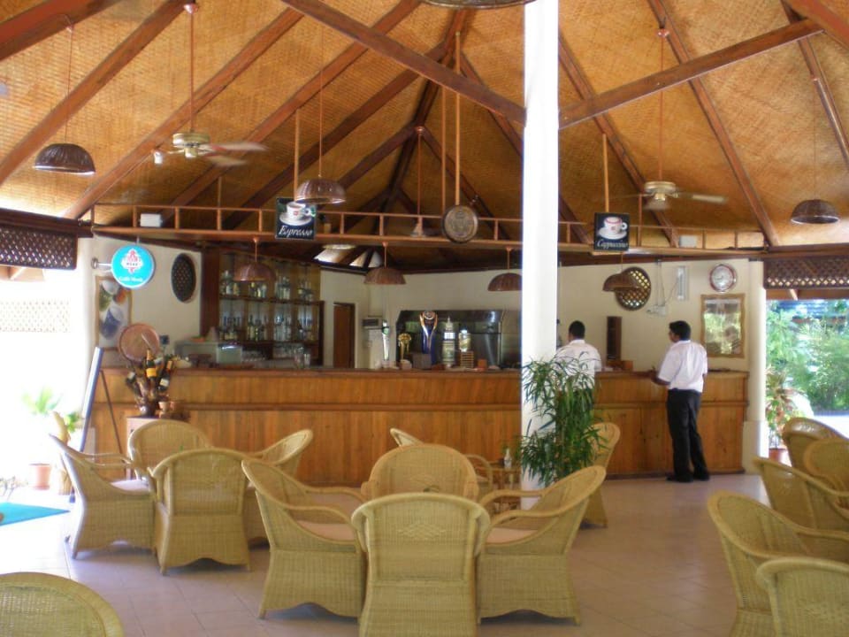 Main-Bar Vilamendhoo Island Resort & Spa