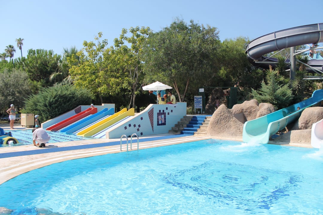 Rutschen und Kinderrutschen beim Clubpool Blue Waters Club