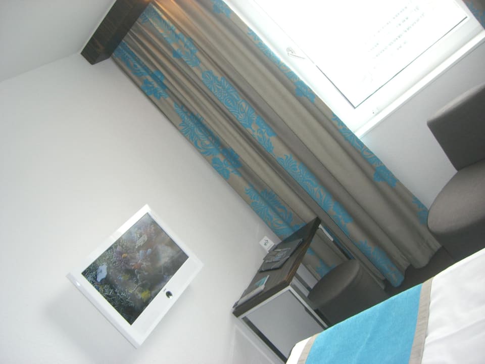 Flat-Tv mit Schreibtisch Motel One Hamburg-Alster