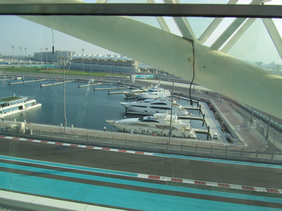 Ausblick Yachthafen und Rennstrecke W Abu Dhabi - Yas Island
