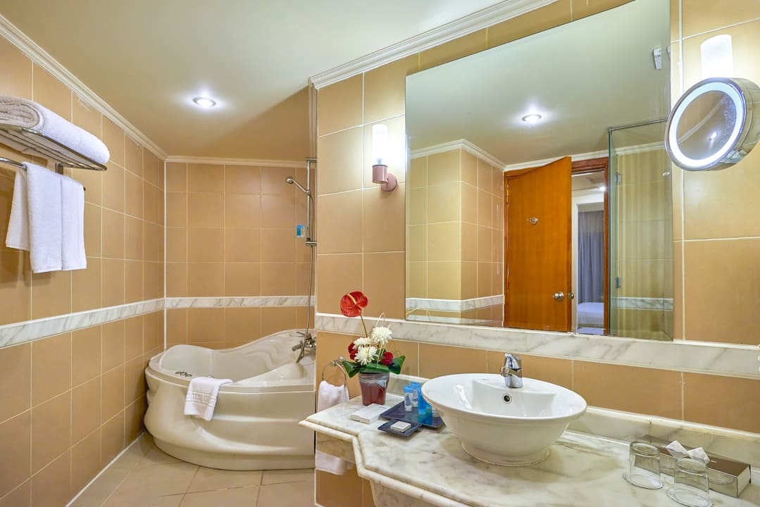 Zimmer Parrotel Beach Resort