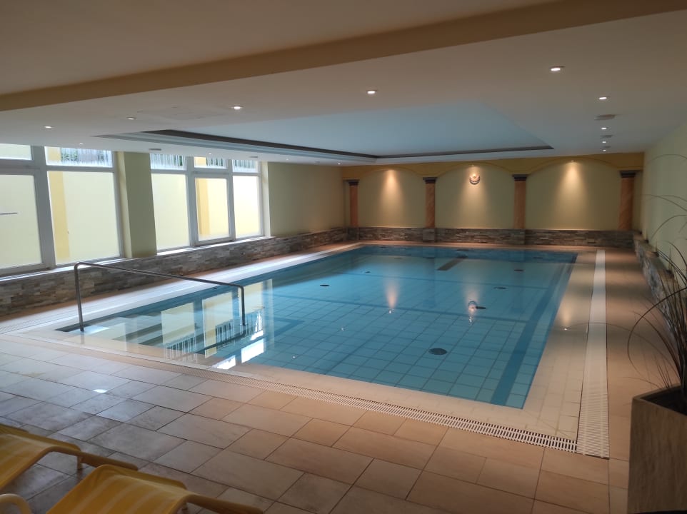 Pool Hotel Alpenhof Brixen