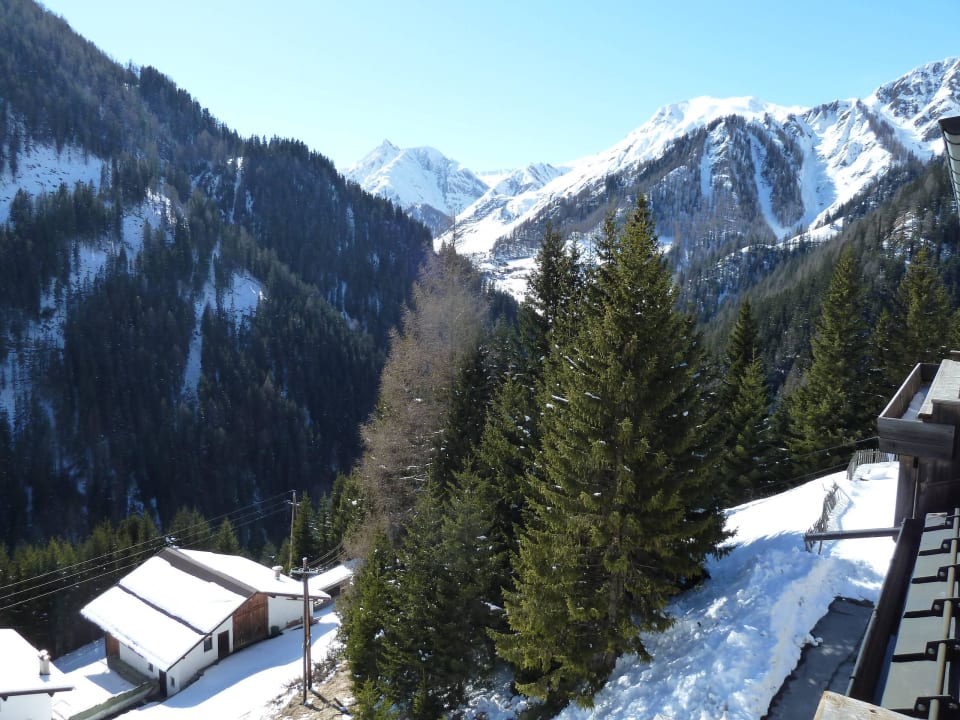 Blick vom Balkon der FeWo Richtung Samnaun Gasthof Alpenrose