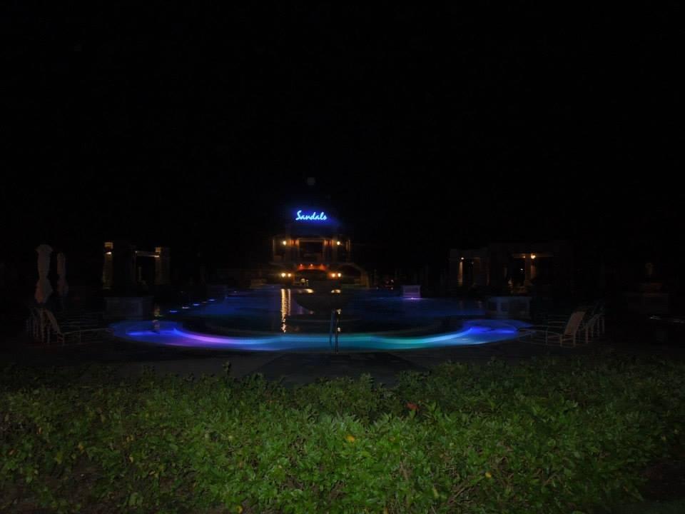 Bei Nacht Sandals Emerald Bay