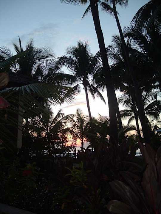 Blick vom Pool zum Strand Bayview - the beach resort