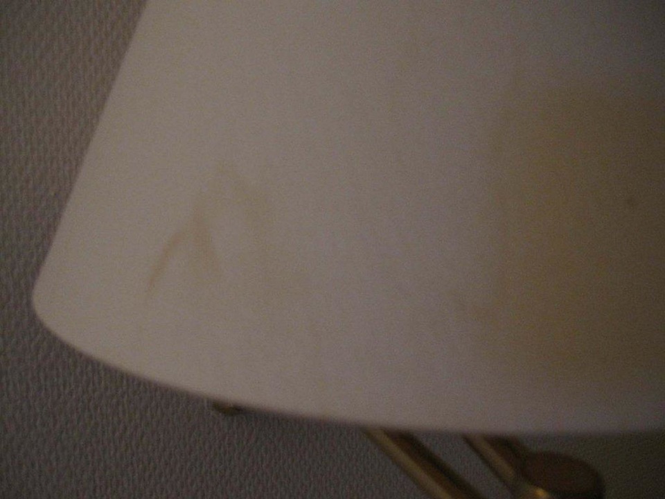 Versiffter Lampenschirm Leonardo Hotel Hamburg Airport