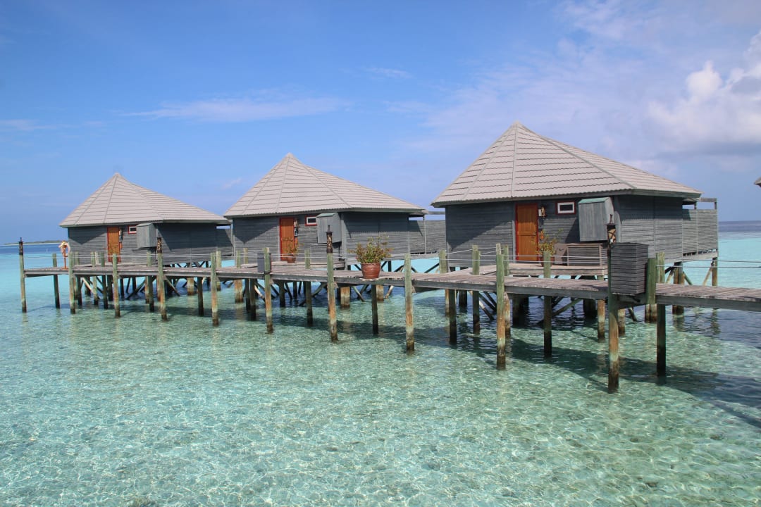 Drei von 15 Wasservillen Komandoo Island Resort & Spa - Adults only