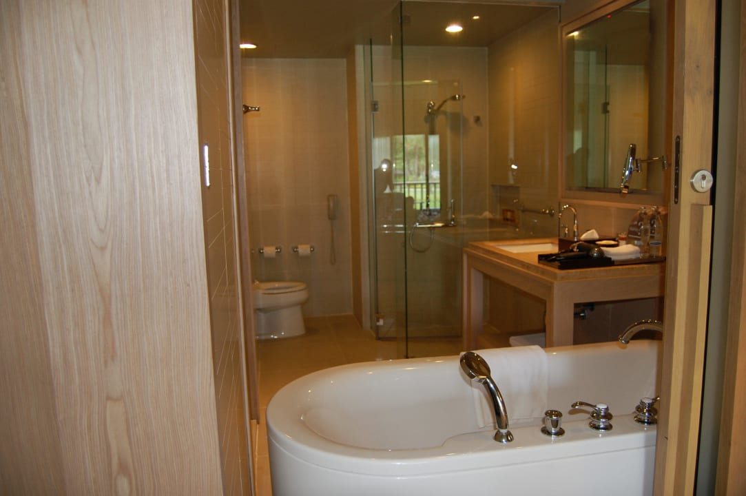 Bad Dusit Thani Krabi Beach Resort