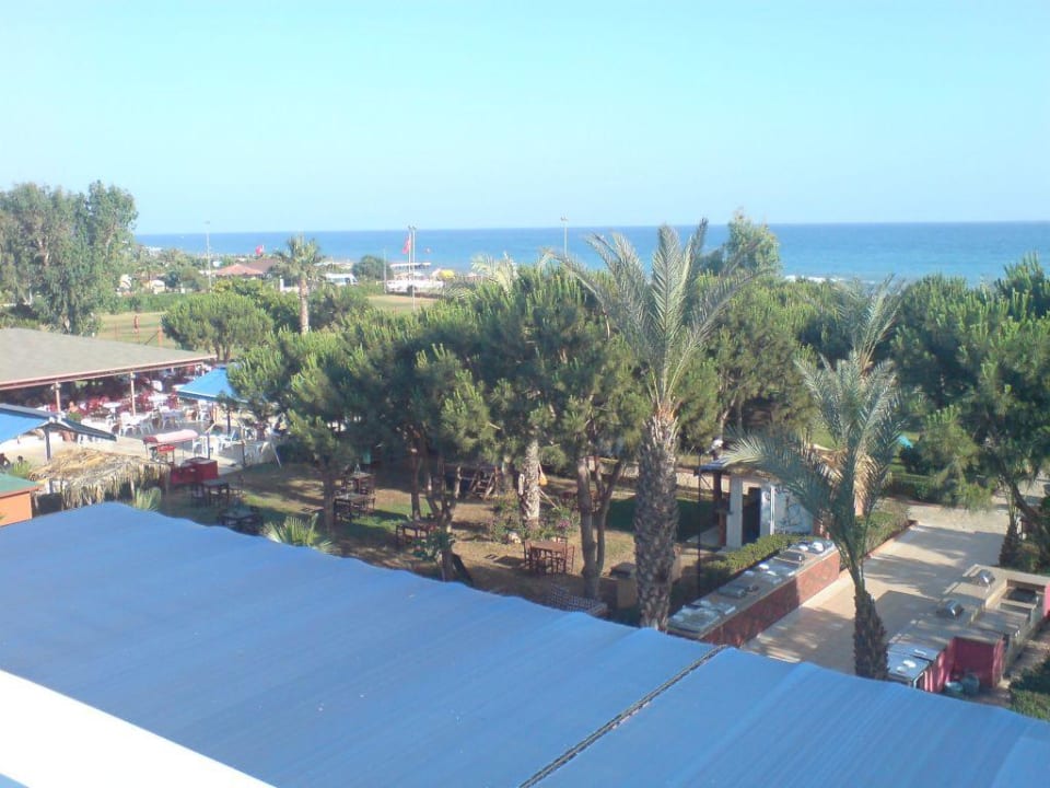 Aussicht in die Anlage von der Dachterrasse aus Club Turtas Beach Hotel