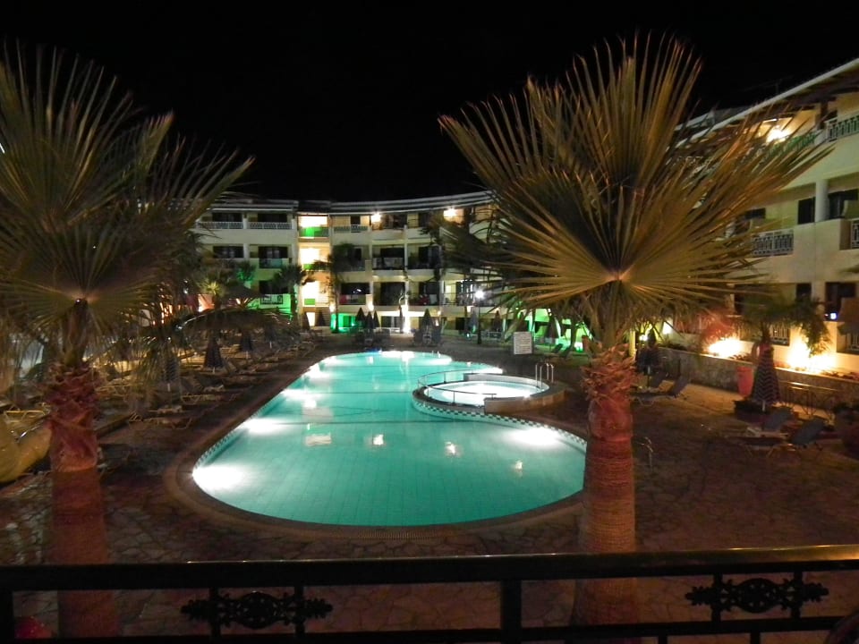 Widok z lobby Caretta Beach Resort & WaterPark