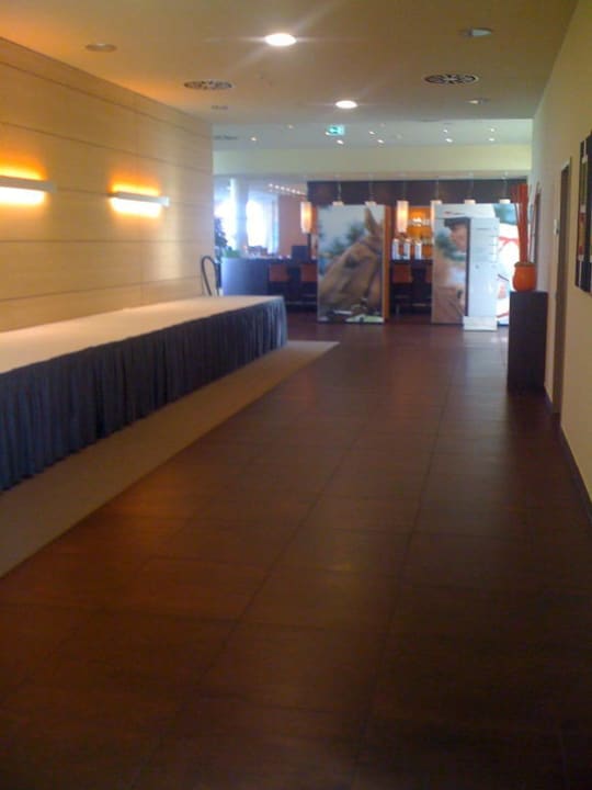 Eingang zum Restaurant ATLANTIC Hotel Galopprennbahn