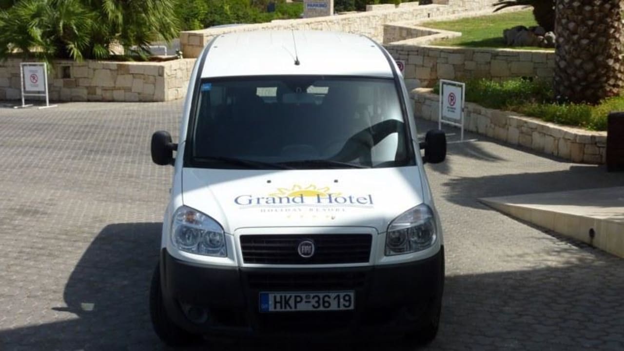 Taxi in der Anlage Grand Hotel Holiday Resort