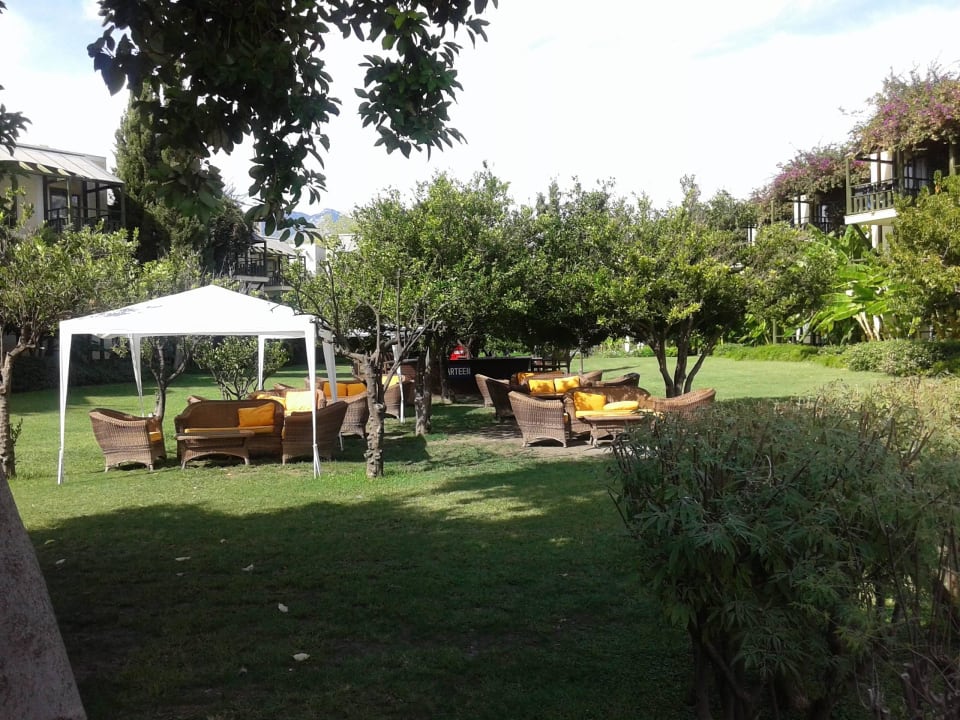 Вечером тут пивной бар Limak Limra Hotel & Resort