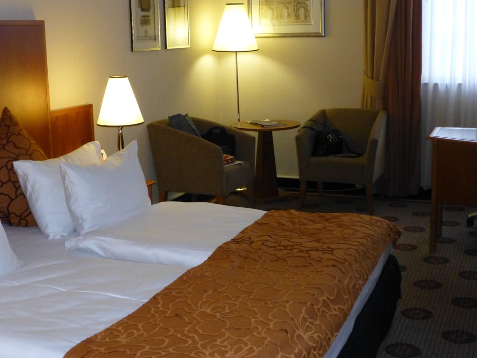 Ein kleines aber gemütliches Zimmer Crowne Plaza ® Hamburg - City Alster
