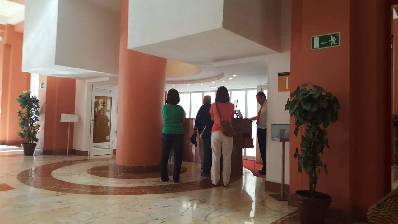 Rezeption immer freundlich Bull Astoria