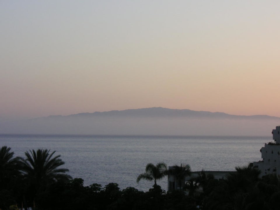 Ausblick auf La Gomera bei Sonnenuntergang Landmar Playa La Arena
