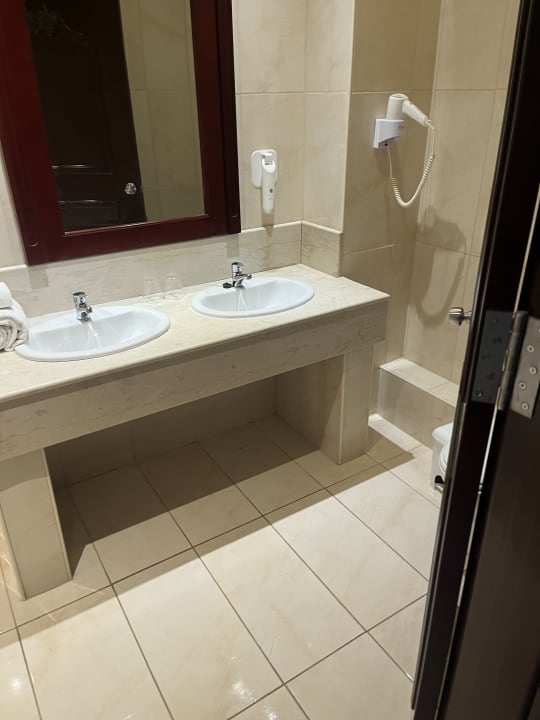 Zimmer Sandy Beach Resort