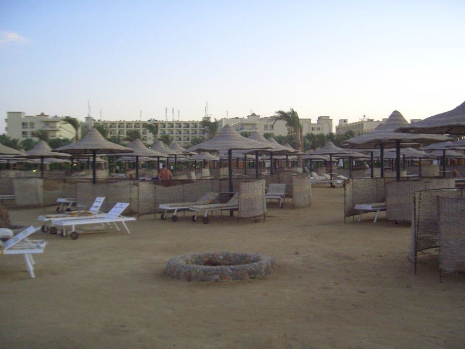 Lehátka na pláži Le Jardin Aqua Park Resort