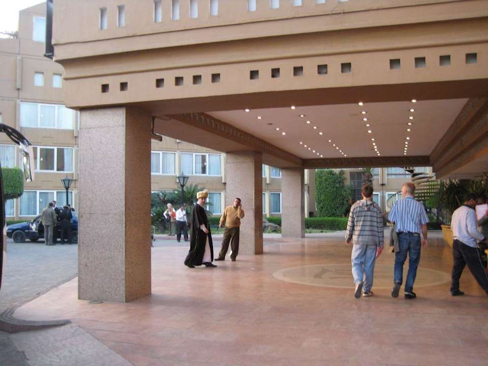 Das Eingangsportal Le Meridien Pyramids