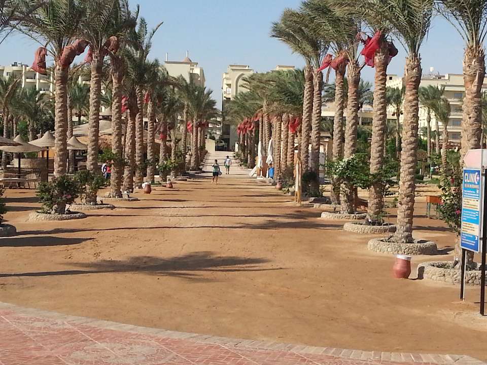 Hauptstrasse zum strand Hotel Festival