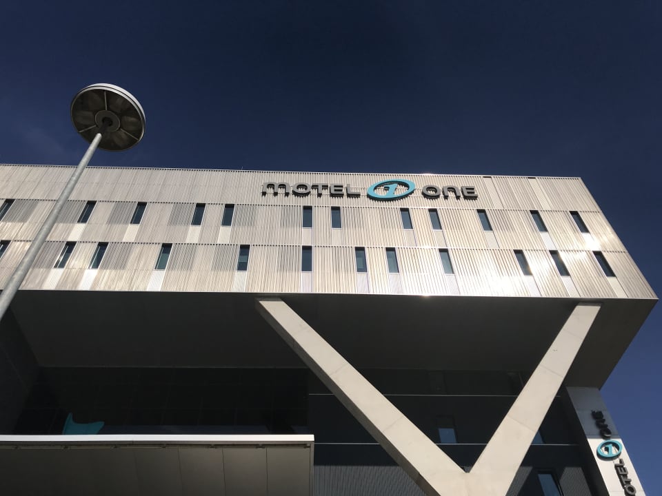 Außenansicht Motel One Wien Westbahnhof
