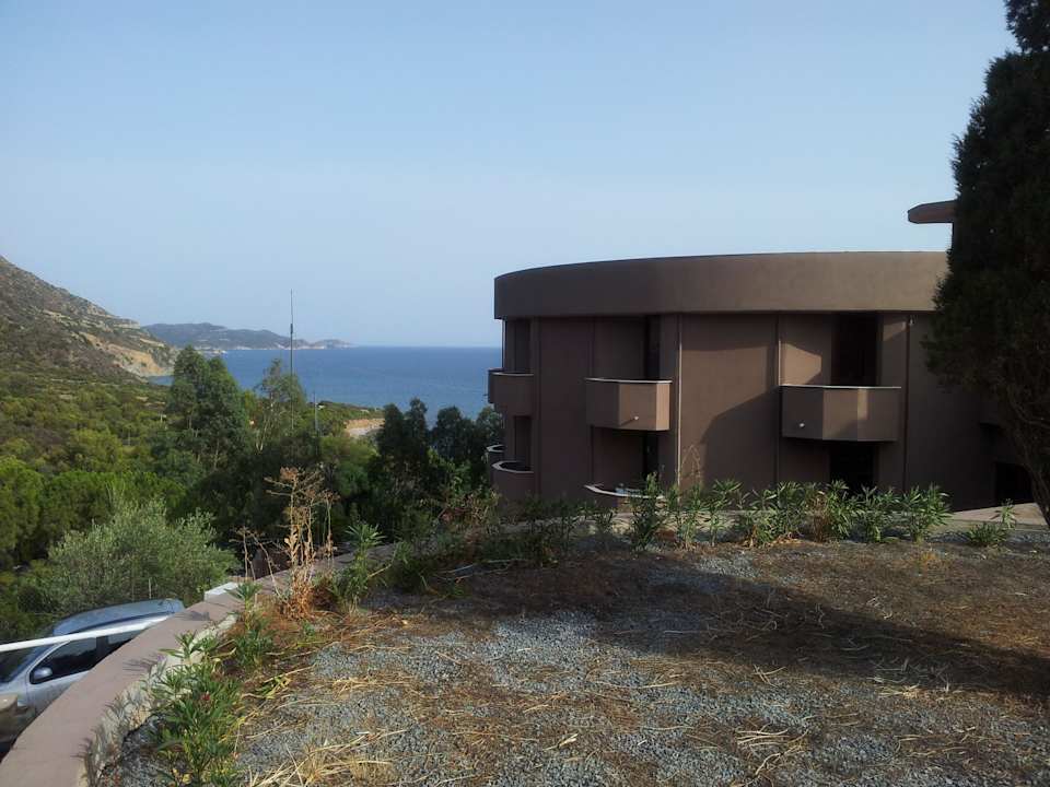 Vor dem Hotel Nuraghe Apartments