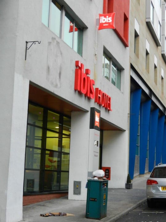 Müll vor der Tür ibis Glasgow City Centre – Sauchiehall St