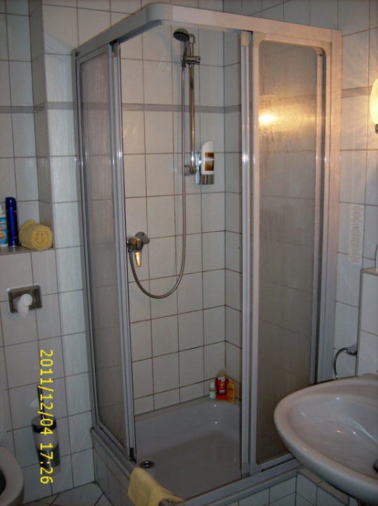 Bad mit Dusche Edit Pension Rossau
