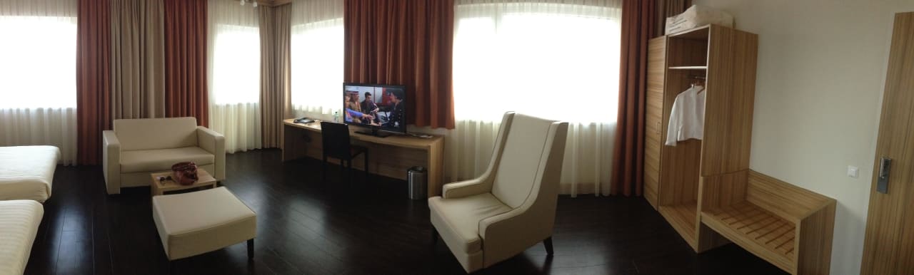 Sitzecke, TV, Schrank Leonardo Hotel Vienna Schönbrunn