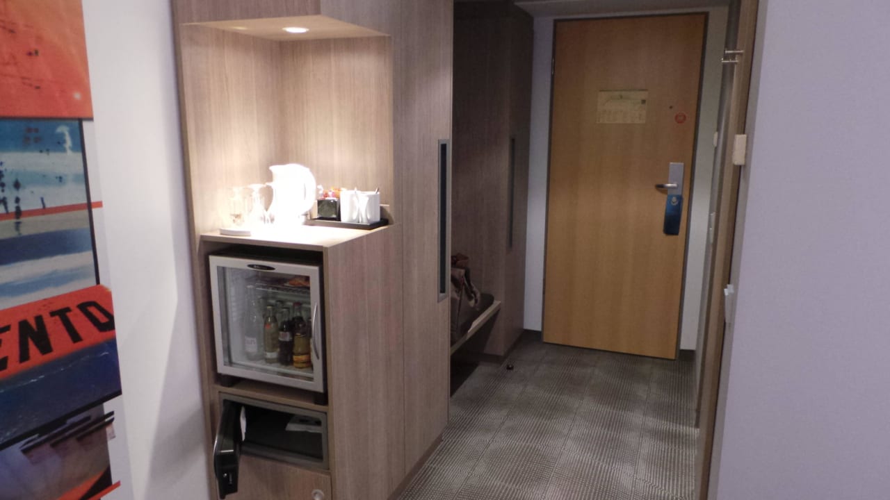  Minibar / Wasserkocher / Flur Hotel Novotel Hannover