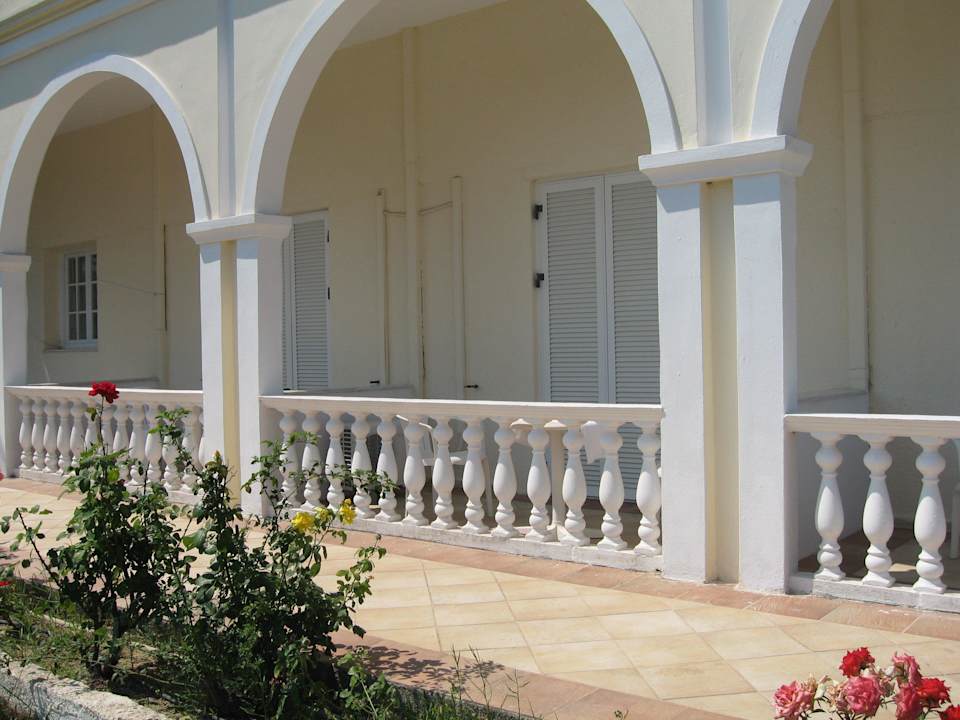 Widok od strony ogrodu Karras Grande Resort