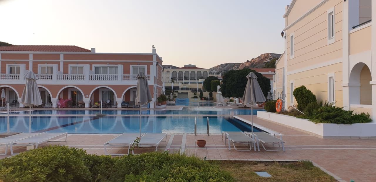 Pool Porto Bello Royal