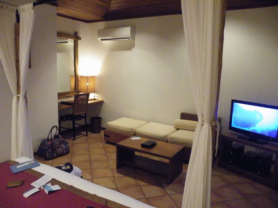 Sitzecke mit TV Kuramathi Maldives