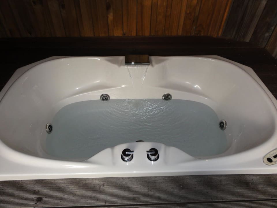Whirlpool Jacuzzi Beach Villa Kuredu Island Resort & Spa
