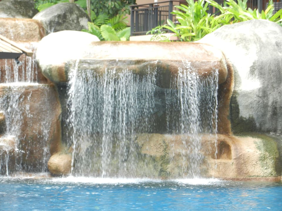 Wasserfall einer der vielen Pools Khao Lak Merlin Resort
