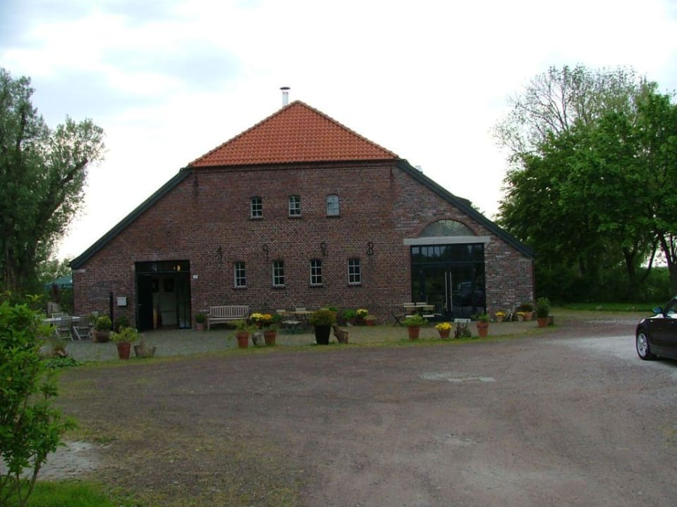 Nakuk Frontansicht NAKUK | Das Friesische Landhotel